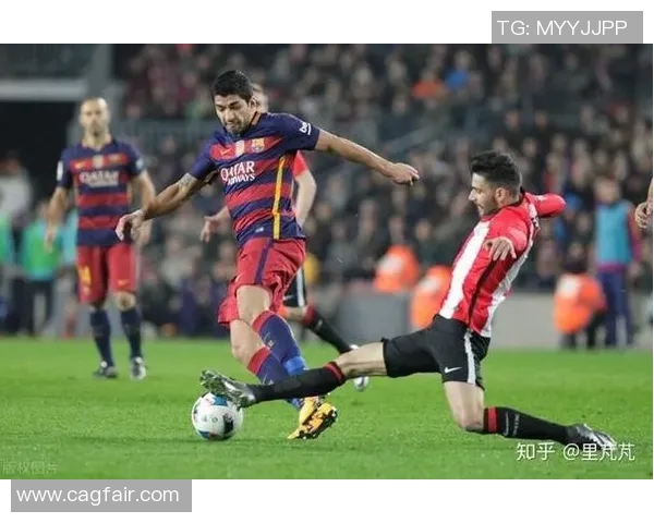 马德里竞技3-0战胜瓦伦西亚，苏亚雷斯梅开二度，助球队登顶积分榜