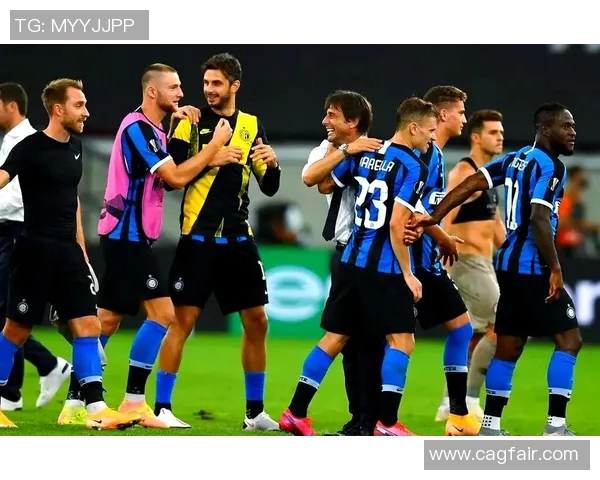 米兰与格兰卡纳的激烈对决展现足球魅力与战术智慧的巅峰较量 米兰与格兰卡纳的激烈对决展现足球魅力与战术智慧的巅峰较量