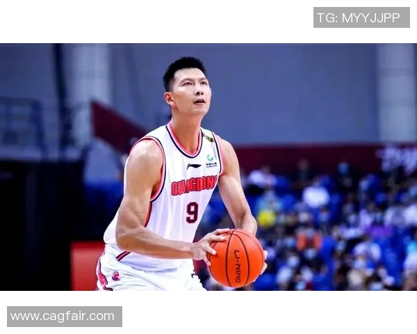 易建联：从篮球场上的巨星到中国体育的传奇代表之路